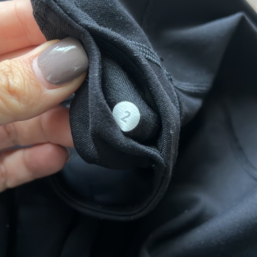 lululemon gather and crow crop size 2 - Picture 3 of 4
